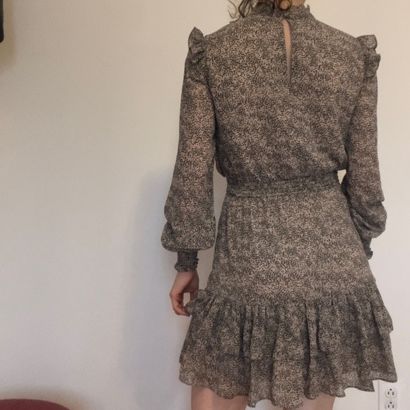 Feminine dress - Picture 10 of 12